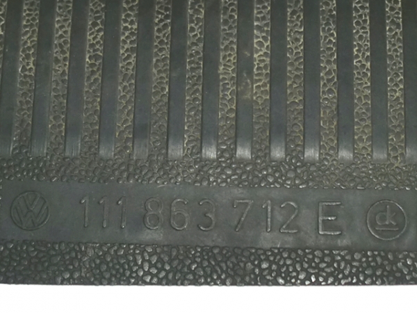 Gummimatte vorne rechts gebr. (N) 111 863 712 E Original VW Käfer Gummi Fußmatte